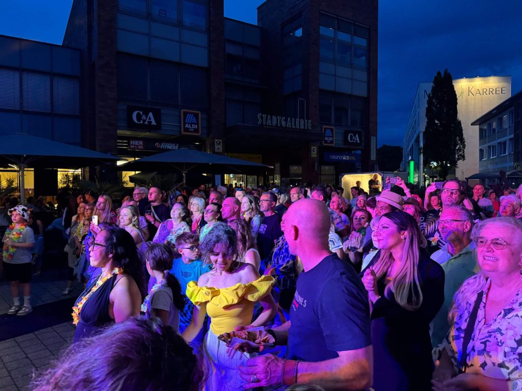 karibisches lebensgefühl auf der stadtgalerie bühne jamaika | karibik nacht 2025 stadtgalerie langenfeld Karinik Nacht 2025 LFelder Luana 00004 Stadtgalerie Langenfeld