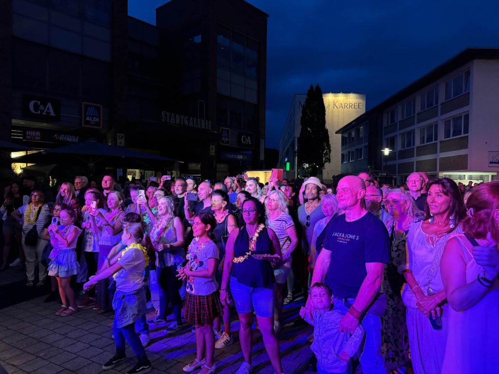 karibisches lebensgefühl auf der stadtgalerie bühne jamaika | karibik nacht 2025 stadtgalerie langenfeld Karinik Nacht 2025 LFelder Luana 00011 Stadtgalerie Langenfeld
