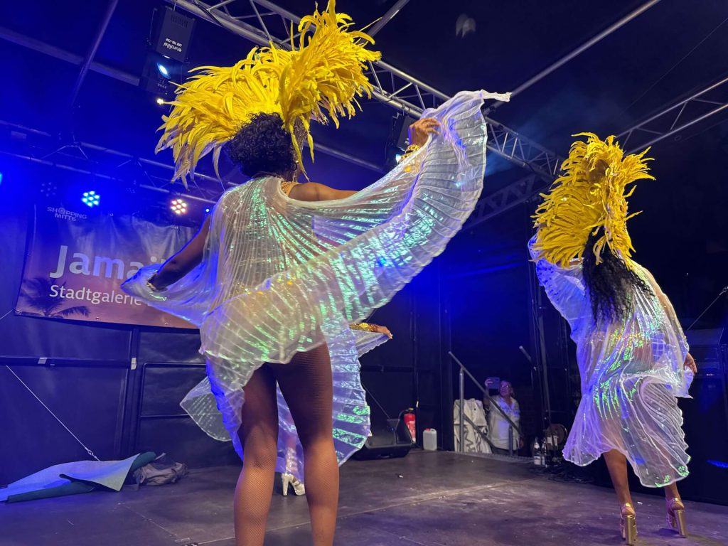 karibisches lebensgefühl auf der stadtgalerie bühne jamaika | karibik nacht 2025 stadtgalerie langenfeld Karinik Nacht 2025 LFelder Luana 00020 Stadtgalerie Langenfeld