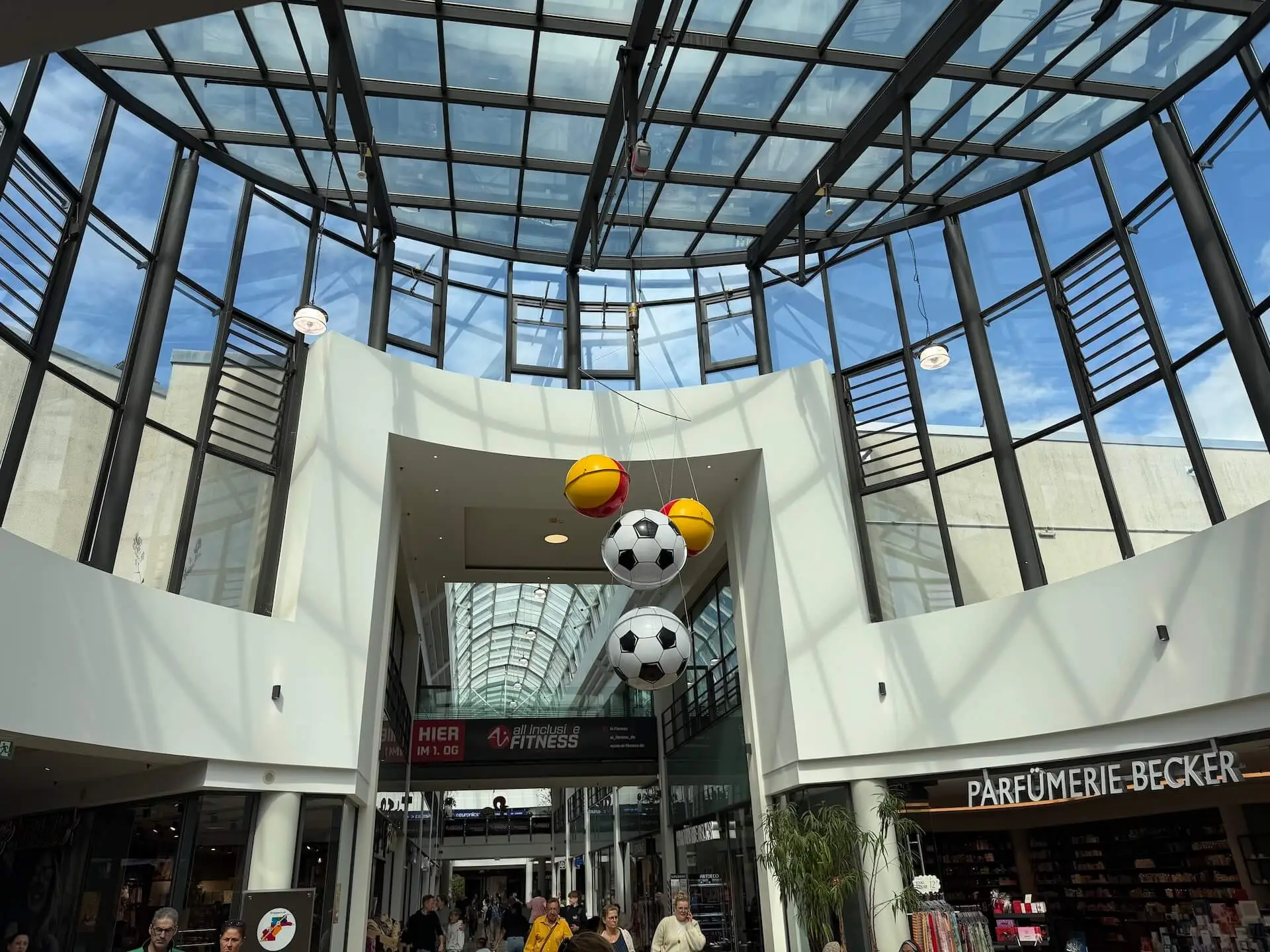 endlich sommerferien! alles startklar für den urlaub? stadtgalerie langenfeld Stadtgalerie Langenfeld 2026 02 Stadtgalerie Langenfeld